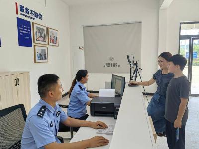 南漳警务前移 女子证件丢失家门口补办