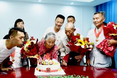 湖北南漳：特别的“生日宴”