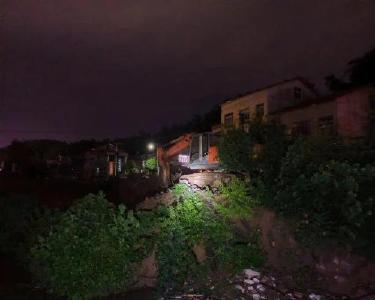 县建投集团全力以赴抓好在建项目防汛工作