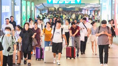 【热点关注】武汉迎来暑运铁路返程客流高峰