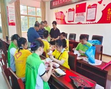 东莞市向日葵志愿服务队到东巩镇开展公益助学活动