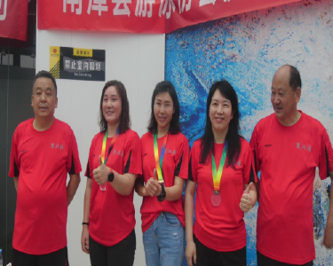 我县“楚汉源杯”游泳邀请赛圆满结束