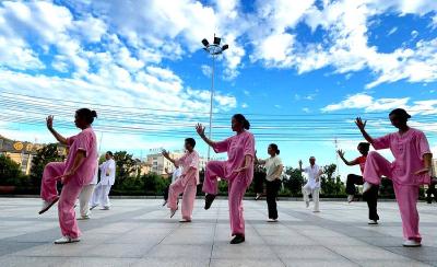 南漳：市民快乐健身 拥抱幸福生活
