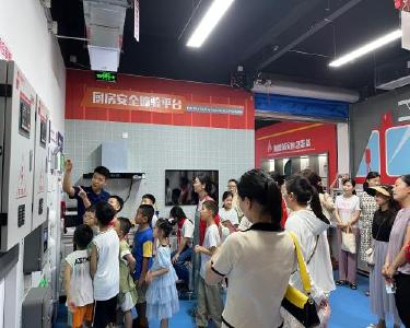花石桥社区开展“体验科学魅力行　共同缔造科学梦”暑期主题活动