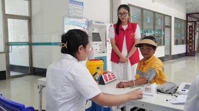 炎炎夏日送清凉 免费体检护健康