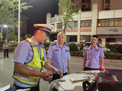 夏季行动丨县公安局开展夏夜治安巡查宣防第二次集中统一行动
