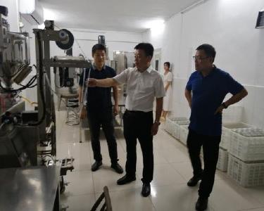 县科经局调研养蜂产业发展
