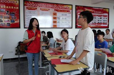 【热点关注】赤壁：双语公益课堂让“中国故事世界表达”