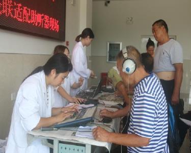 县残联为25名听力残疾人免费适配助听器