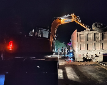 县公路中心连夜清除路障保畅通