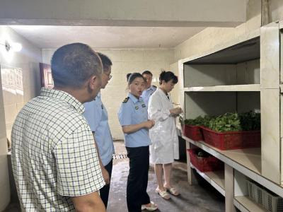 县市场监管局：关爱夕阳红　情暖老人心