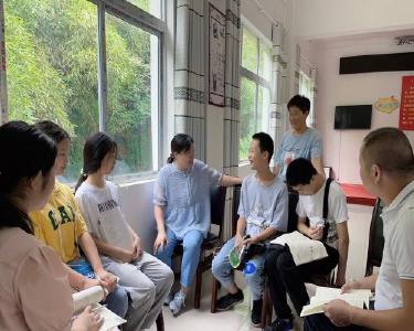 李庙中学党员教师开展暑期家访活动