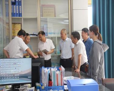 老河口市教育系统考察组到我县交流社区教育工作