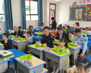 县市场监管局：开展专项治理督查　护航师生“舌尖上的安全”