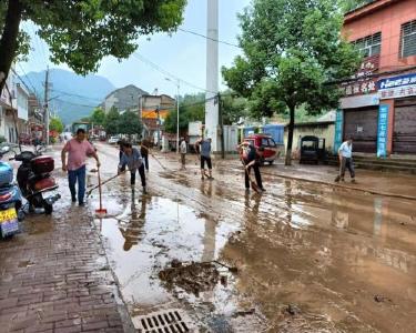 巡检镇：村社区干部连夜排险解民忧