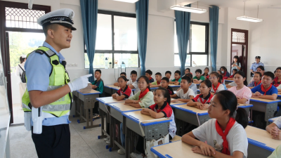 湖北南漳：站好早晚“护学岗” 讲好安全“第一课”