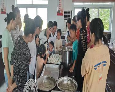 清河管理区举办西式面点师技能培训班