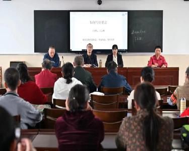 县老年大学举办新闻写作培训班