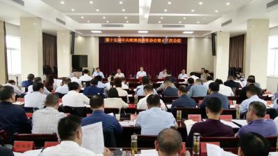 罗兴斌主持召开县委常委会会议强调：集中精力抓好“两节”期间各项工作，持续巩固经济运行回升向好态势