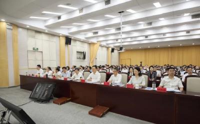 我县组织收看全市县处级领导干部专题培训班第六期专题交流会
