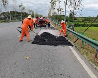 县公路中心扎实做好秋季公路养护工作