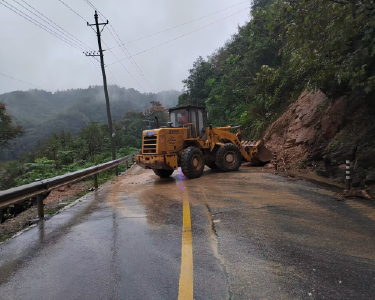县公路部门“双节”保畅不停歇