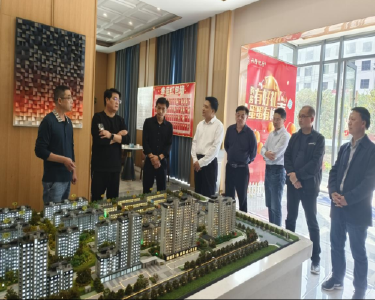 市住房公积金中心调研组到我县调研