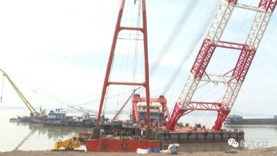 【热点关注】“鄂黄冈工程1777号”千吨级起重船吊重试验圆满成功