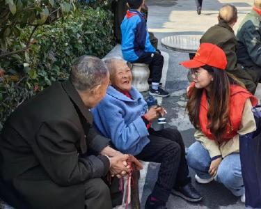 县商务局：九九重阳节　浓浓老幼情