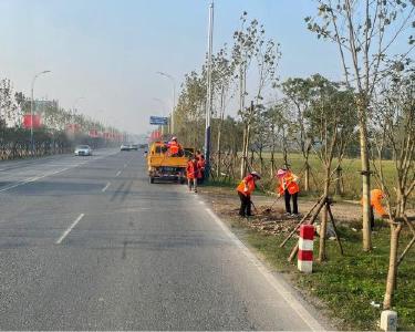 县公路中心开展路域环境专项整治