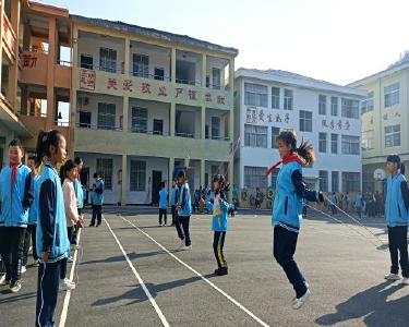 甘溪完全小学举行第十二届体育节