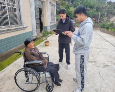 巡检镇：“零距离”换卡服务暖人心
