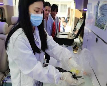 县市场监管局开展“你点我检”进校园活动