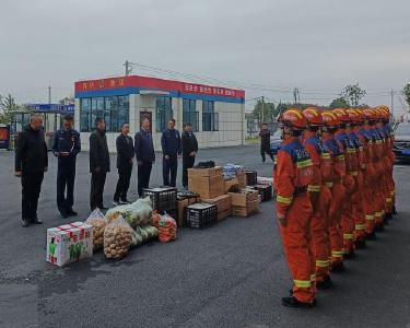 市森防办慰问我县参加全省森林消防职业技能竞赛队伍