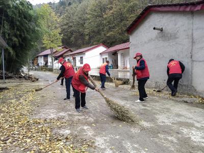 县公路中心开展驻村人居环境整治志愿服务活动