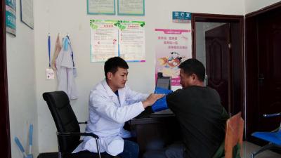湖北南漳：一个家庭的合力  三代村医的传承
