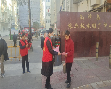 县农技中心开展“宪法宣传周”活动