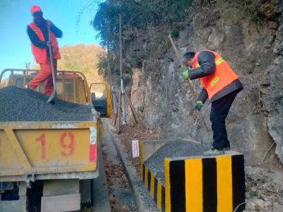 县公路中心全力做好冬季防滑保畅准备工作