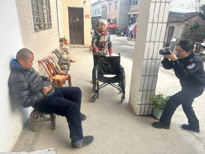 南漳：户籍民警主动服务暖人心