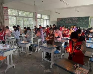 长坪镇完全小学举行国家公祭日默哀悼念仪式