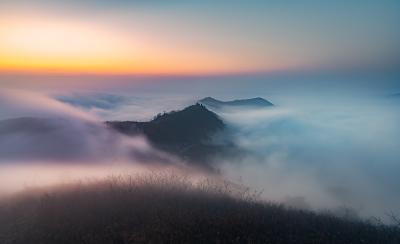 湖北南漳：晨雾冥冥  远山隐约