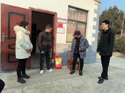 县公检中心开展走访慰问困难群众活动