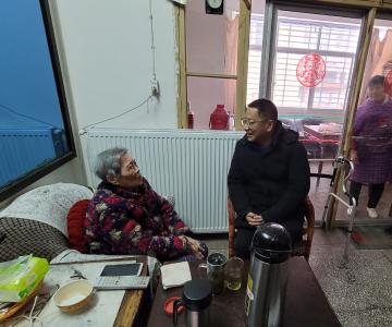 县商务局开展春节前走访慰问活动