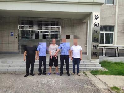 无缝衔接！男子刚出拘留所大门又被民警带走
