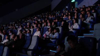 电影《放下手机》全国上映 本土取景引发观影热  