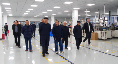 我县组织“四大家”老领导开展参观调研活动  