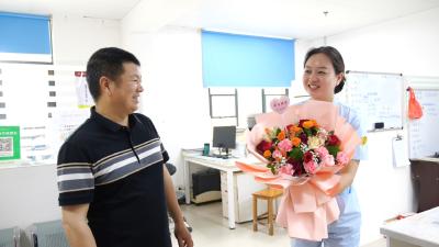 县中医医院开展护士节慰问活动  