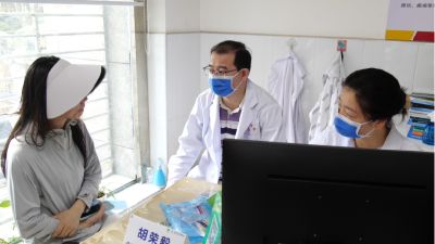 武汉市第一医院皮肤科专家到我县开展义诊活动