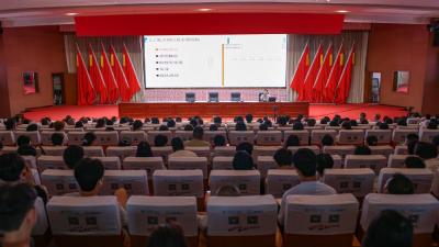 公益讲座精准赋能　护航高考学子科学填报志愿  
