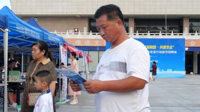 我县举办夜市招聘会　提供就业岗位1200多个  